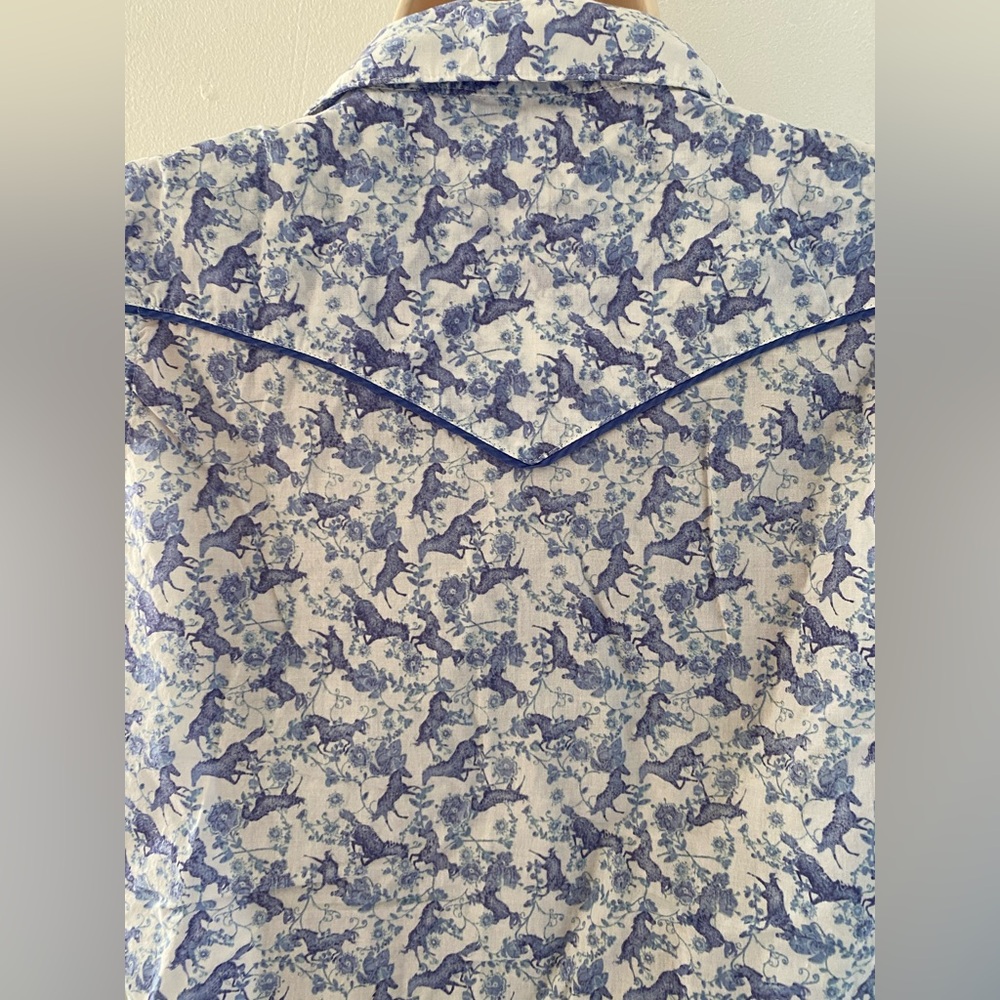 Wrangler beautiful horses pattern Sleeveless Blue and White Button-Down Shirt - Picture 6 of 8